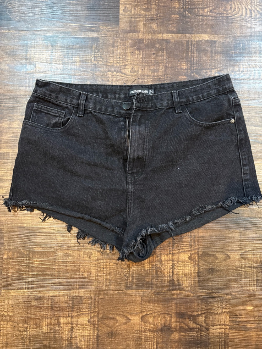 PrettyLittleThing Black Frayed Hem Denim Shorts